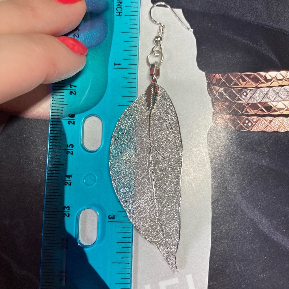 Beautiful Silver Tone Leaves - Picture 4 of 4